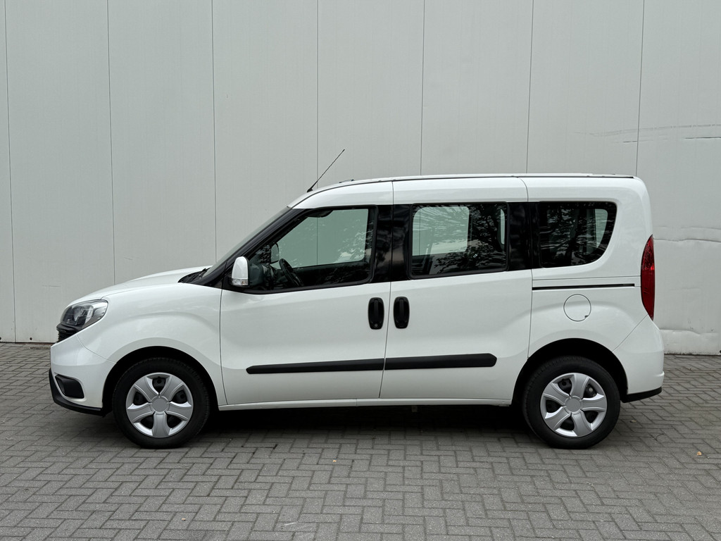 Fiat Doblò Rolstoelauto 3+1 - XL Bodemverlaging - 1e Eigenaar - Rolstoelvervoer 51767758-1.jpg | All Selection Cars