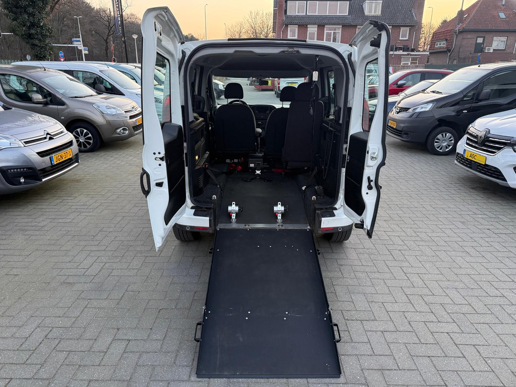 Fiat Doblò Rolstoelauto 3+1 - XL Bodemverlaging - 1e Eigenaar - Rolstoelvervoer 51767758-3.jpg | All Selection Cars
