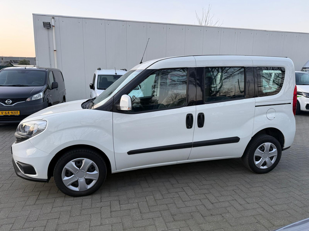 Fiat Doblò Rolstoelauto 3+1 - XL Bodemverlaging + Lier - 1e Eigenaar - Rolstoelvervoer 51767758-4.jpg | All Selection Cars