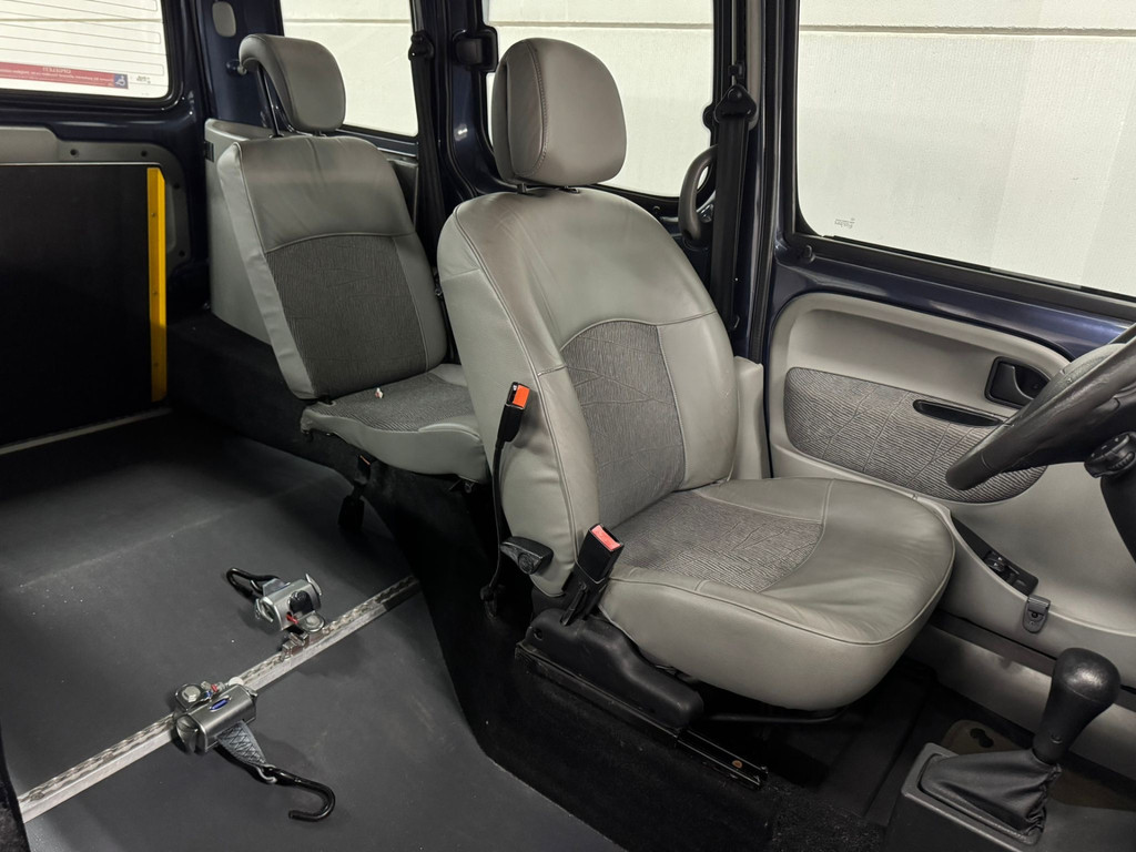 Renault Kangoo 1.6-16V Privilège (Automaat) Rolstoelauto (uniek) Rolstoel voorin - Rolstoelvervoer 51908646-14.jpg | All Selection Cars