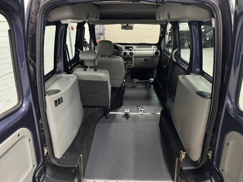 Renault Kangoo 1.6-16V Privilège (Automaat) Rolstoelauto (uniek) Rolstoel voorin - Rolstoelvervoer 51908646-5.jpg | All Selection Cars
