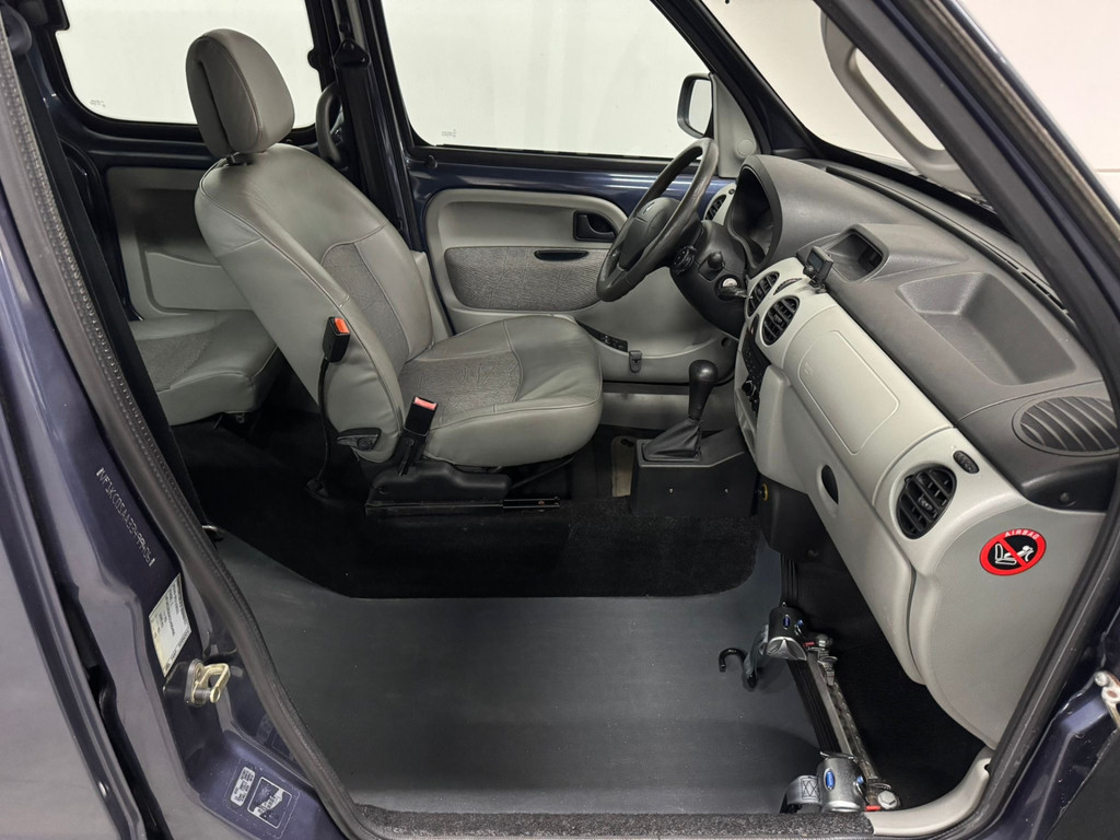 Renault Kangoo 1.6-16V Privilège (Automaat) Rolstoelauto (uniek) Rolstoel voorin - Rolstoelvervoer 51908646-6.jpg | All Selection Cars