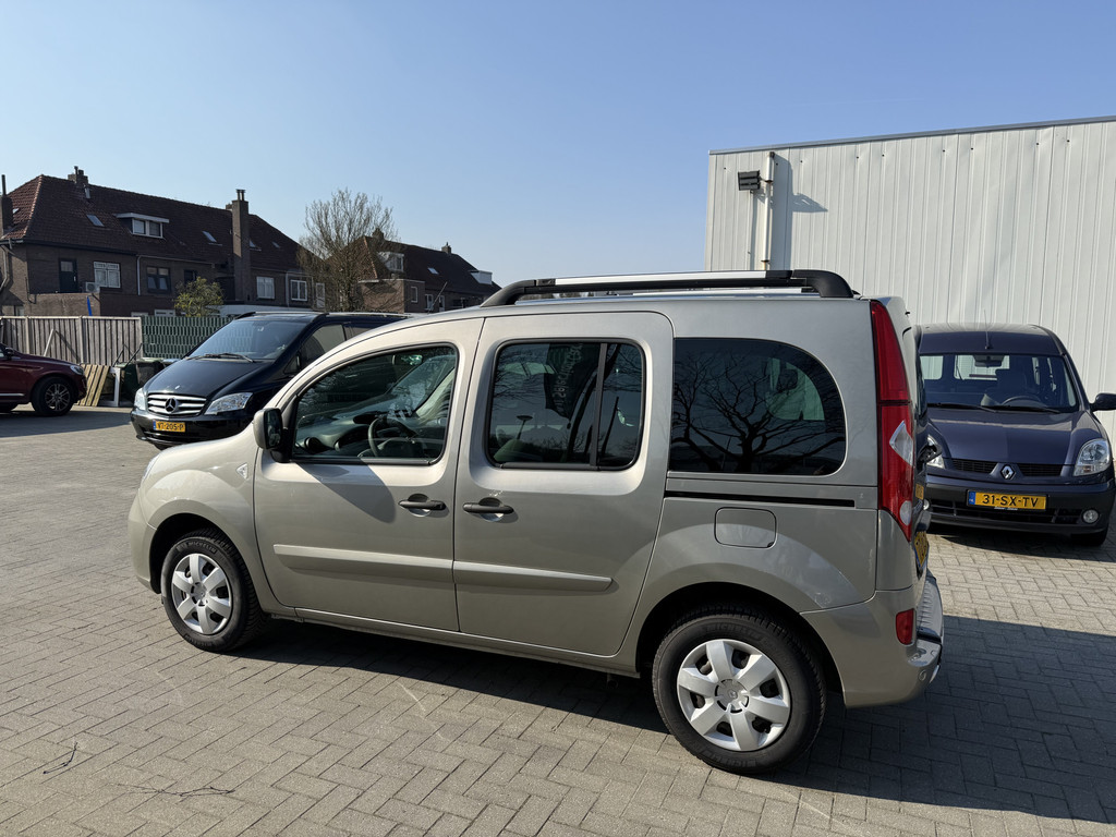 Renault Kangoo 1.6-16V Privilège AUTOMAAT - Rolstoelauto - Bodemverlaging - Knielsysteem - Luchtvering - Nieuwstaat ! - Rolstoelvervoer 52201367-1.jpg | All Selection Cars