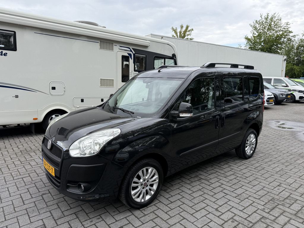 Fiat Doblò 1.4 T-Jet 120pk Emotion Rolstoelauto 3+1 - Bodemverlaging - Luxe uitvoering - Rolstoelvervoer 54123740-0.jpg | All Selection Cars
