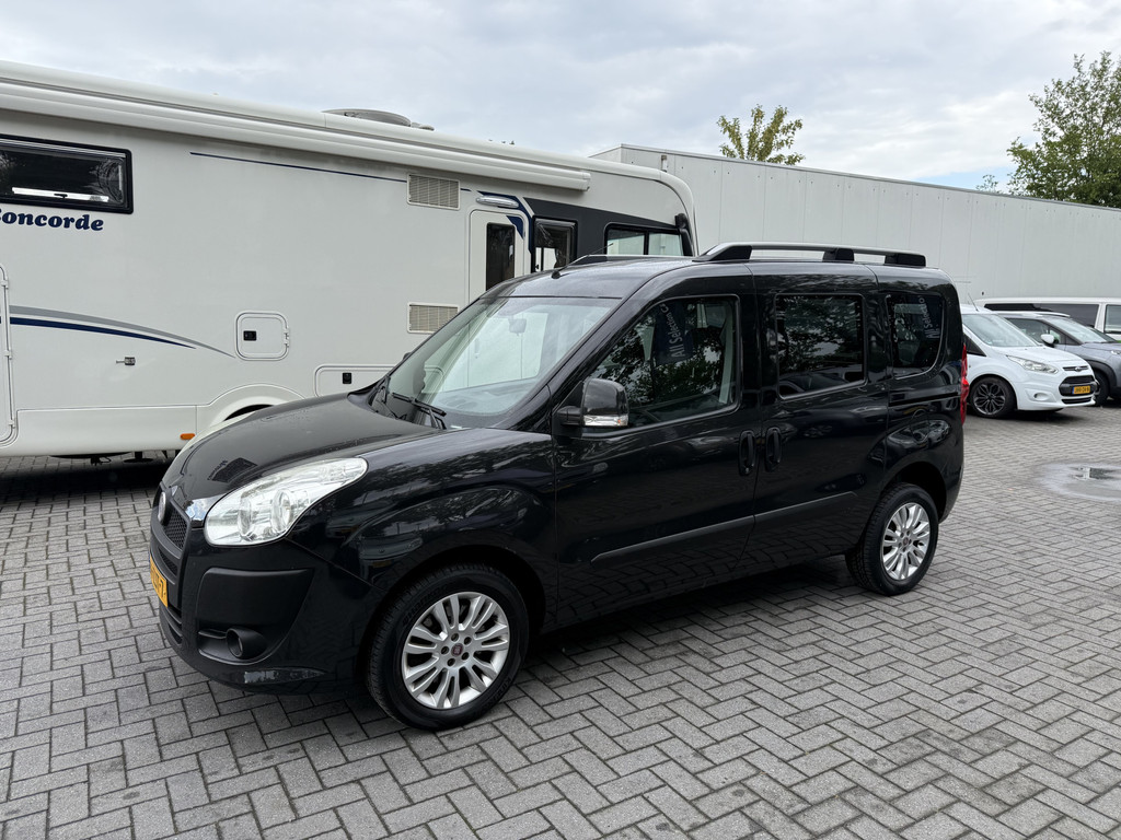 Fiat Doblò 1.4 T-Jet 120pk Emotion Rolstoelauto 3+1 - Bodemverlaging - Luxe uitvoering - Rolstoelvervoer 54123740-1.jpg | All Selection Cars