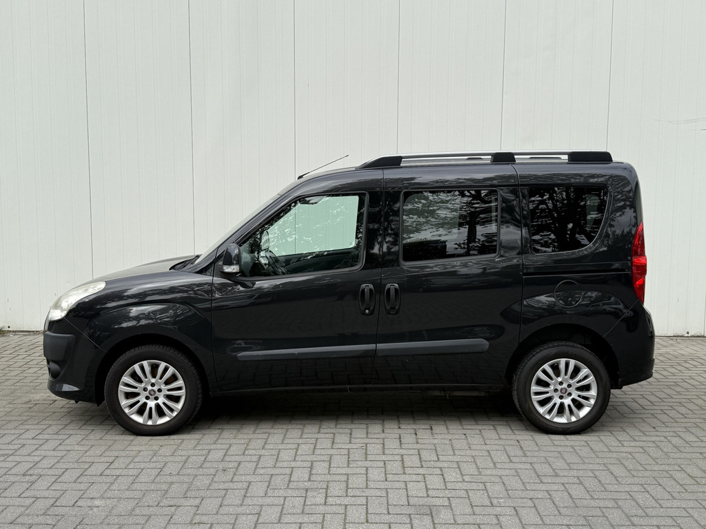 Fiat Doblò 1.4 T-Jet 120pk Emotion Rolstoelauto 3+1 - Bodemverlaging - Luxe uitvoering - Rolstoelvervoer 54123740-1.jpg | All Selection Cars