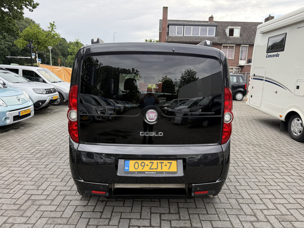 Fiat Doblò 1.4 T-Jet 120pk Emotion Rolstoelauto 3+1 - Bodemverlaging - Luxe uitvoering - Rolstoelvervoer 54123740-3.jpg | All Selection Cars
