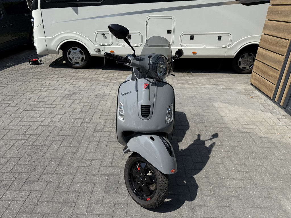 Vespa GTS 300 i.e. Super - Nardo grijs - Akrapovic 55351753-3.jpg | All Selection Cars